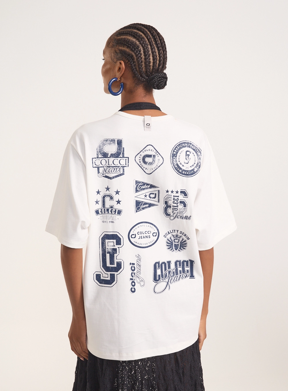 Camiseta Oversized Com Estampa Frontal E Costas Off Shell