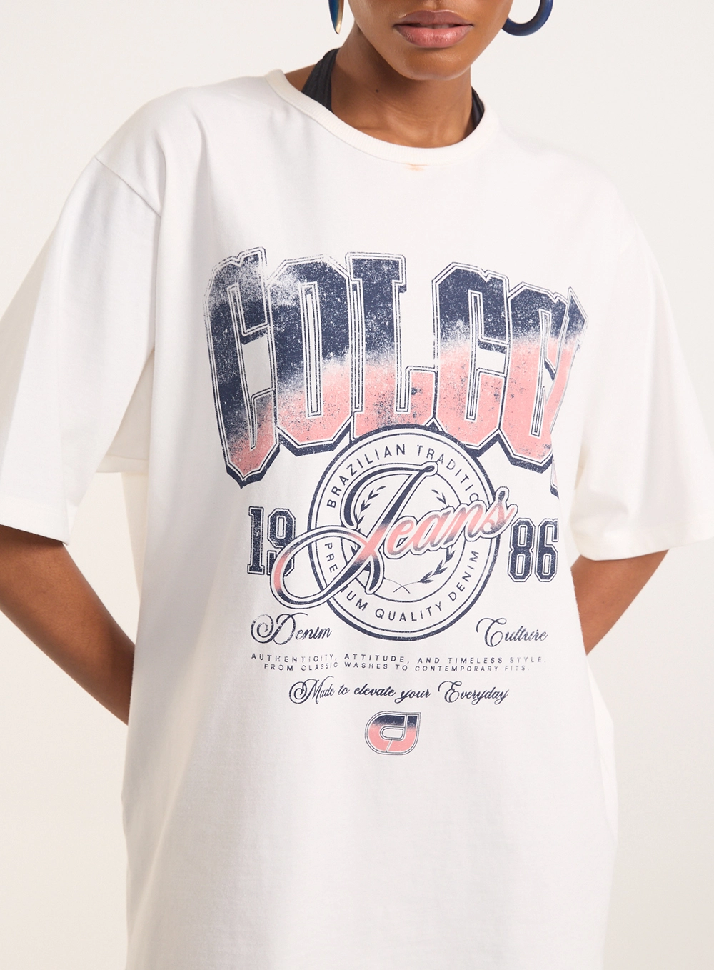 Camiseta Oversized Com Estampa Frontal E Costas Off Shell
