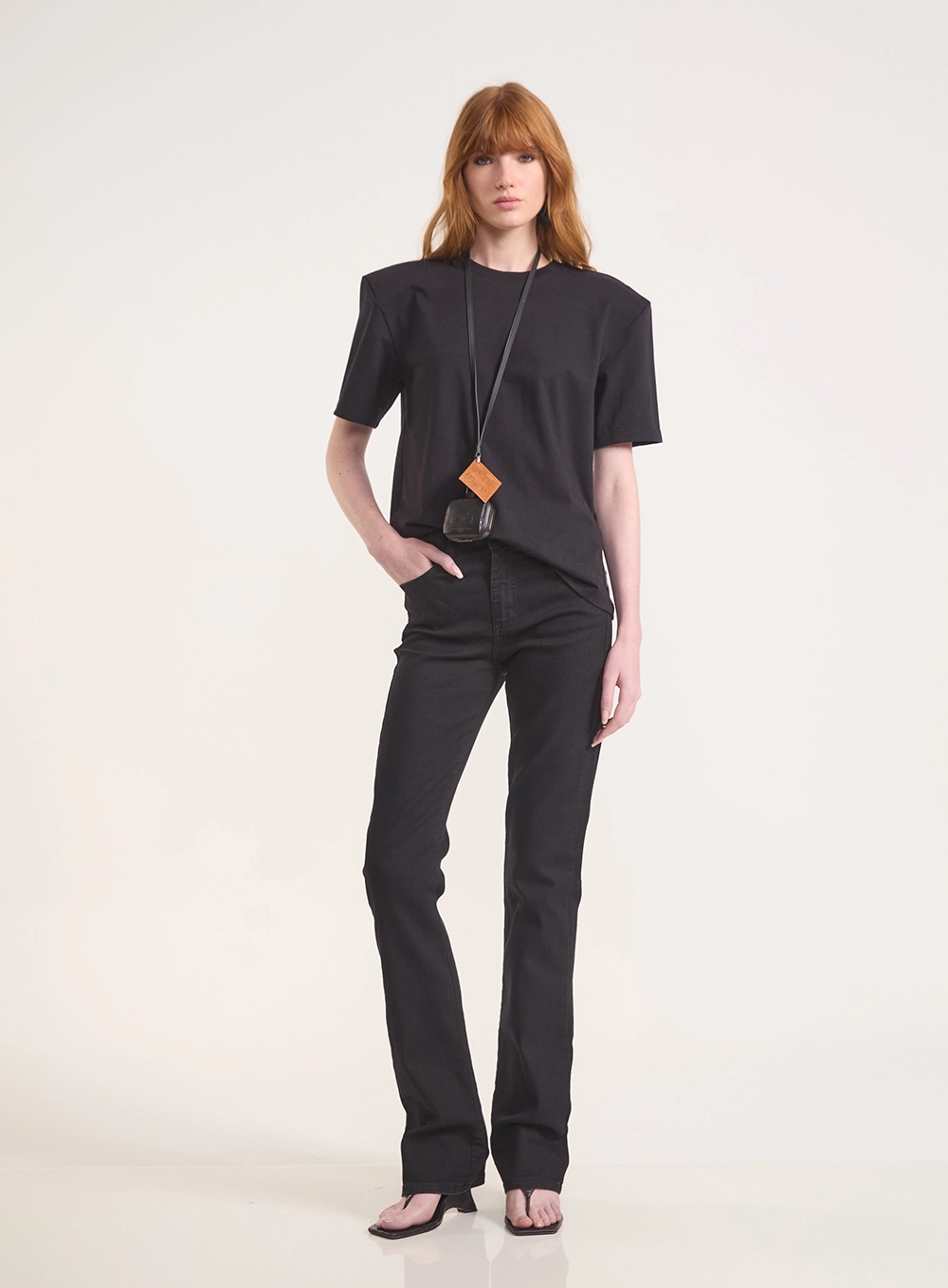 Camiseta Regular Com Ombreiras Preto