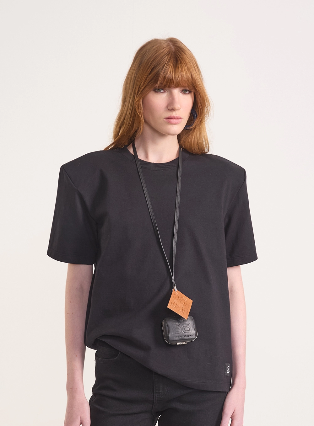 Camiseta Regular Com Ombreiras Preto