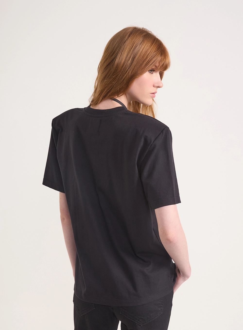 Camiseta Regular Com Ombreiras Preto