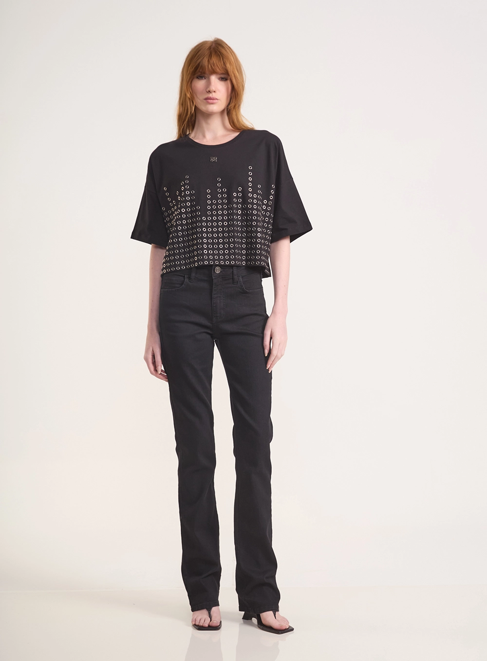 Camiseta Oversized Com Ilhós Preto