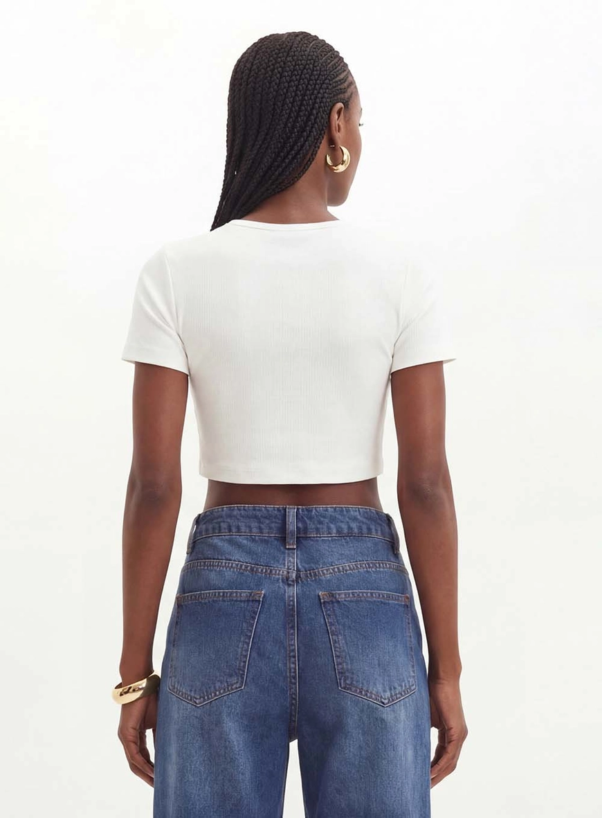 Camiseta Feminina Com Decote Redondo - Cropped Off Shell 4