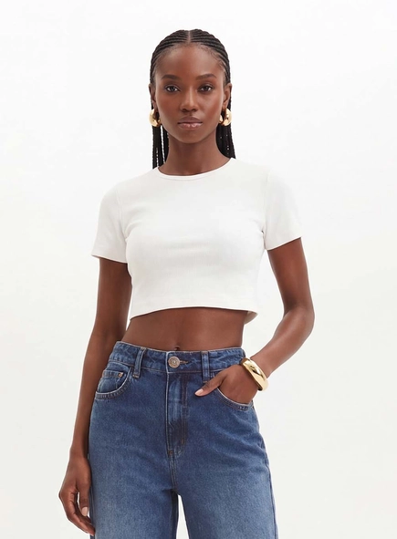Camiseta Feminina Com Decote Redondo - Cropped