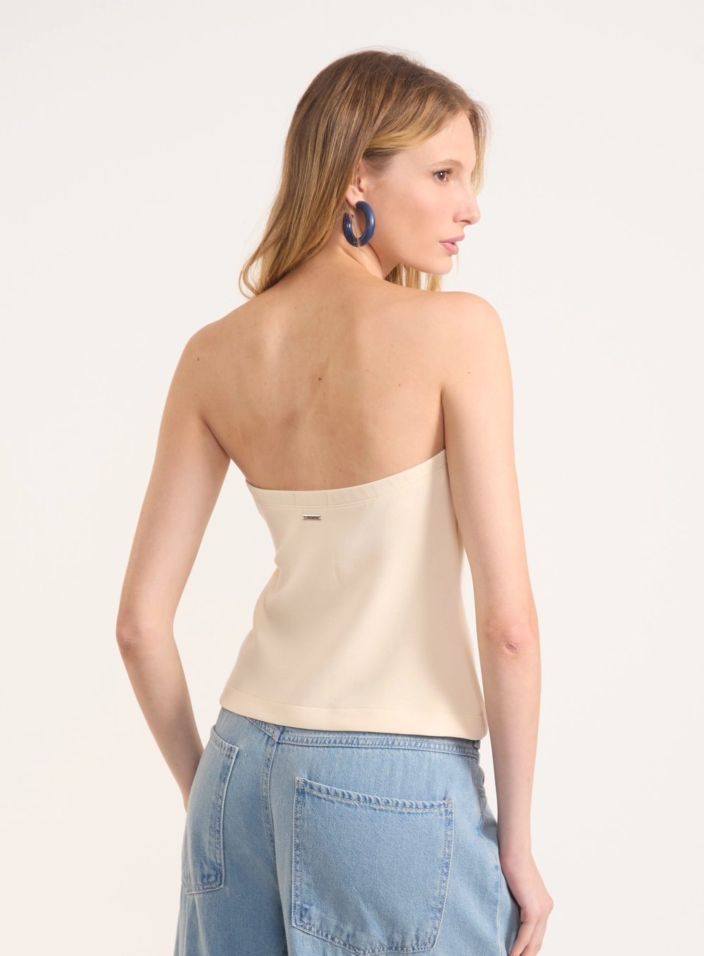 Blusa Tomara Que Caia Justa Com Recortes Bege