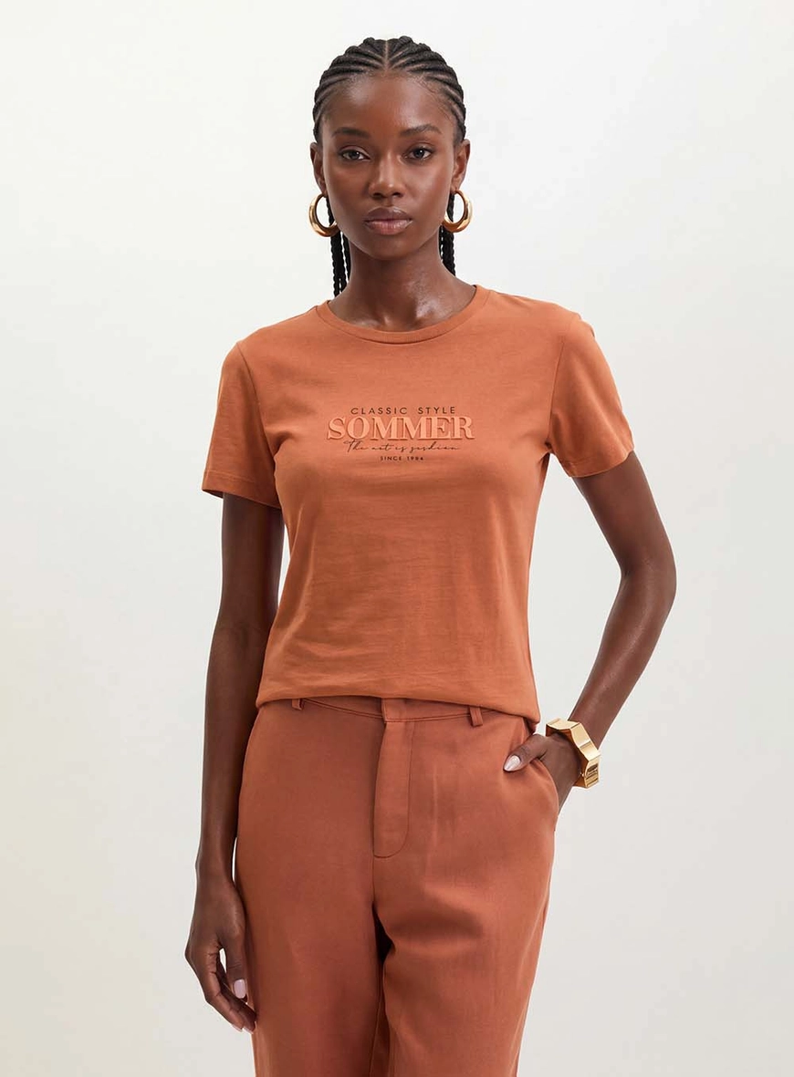 Camiseta Feminina Com Estampa - Slim Marrom 1