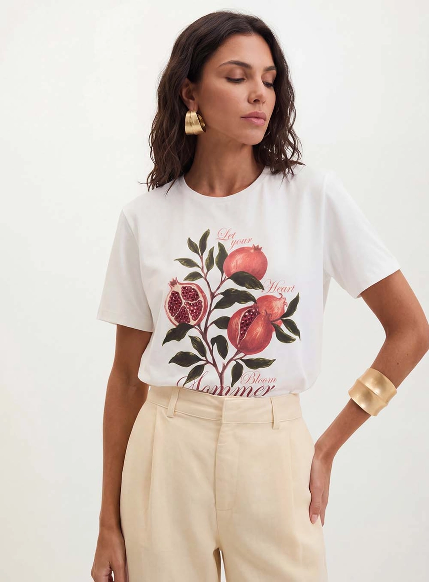 Camiseta Feminina Com Aplicação - Small Off Shell 4