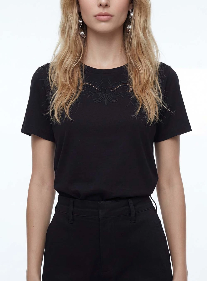 Camiseta Feminina Com Bordado Vazado - Slim Preto 4