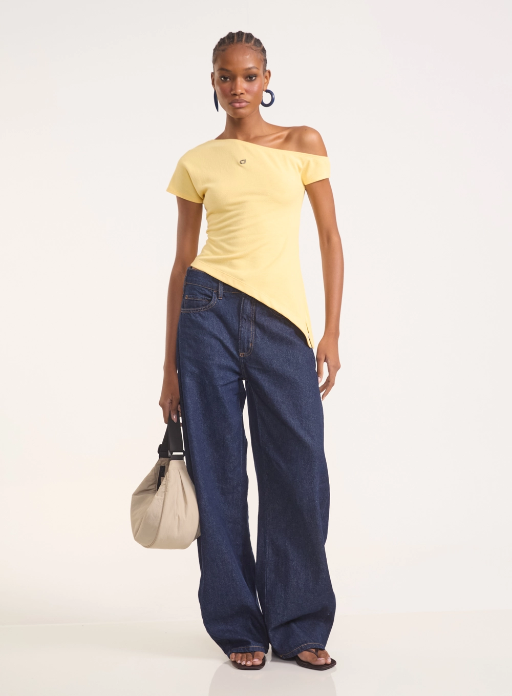 Blusa Justa Assimétrica Com Fenda Lateral Amarelo