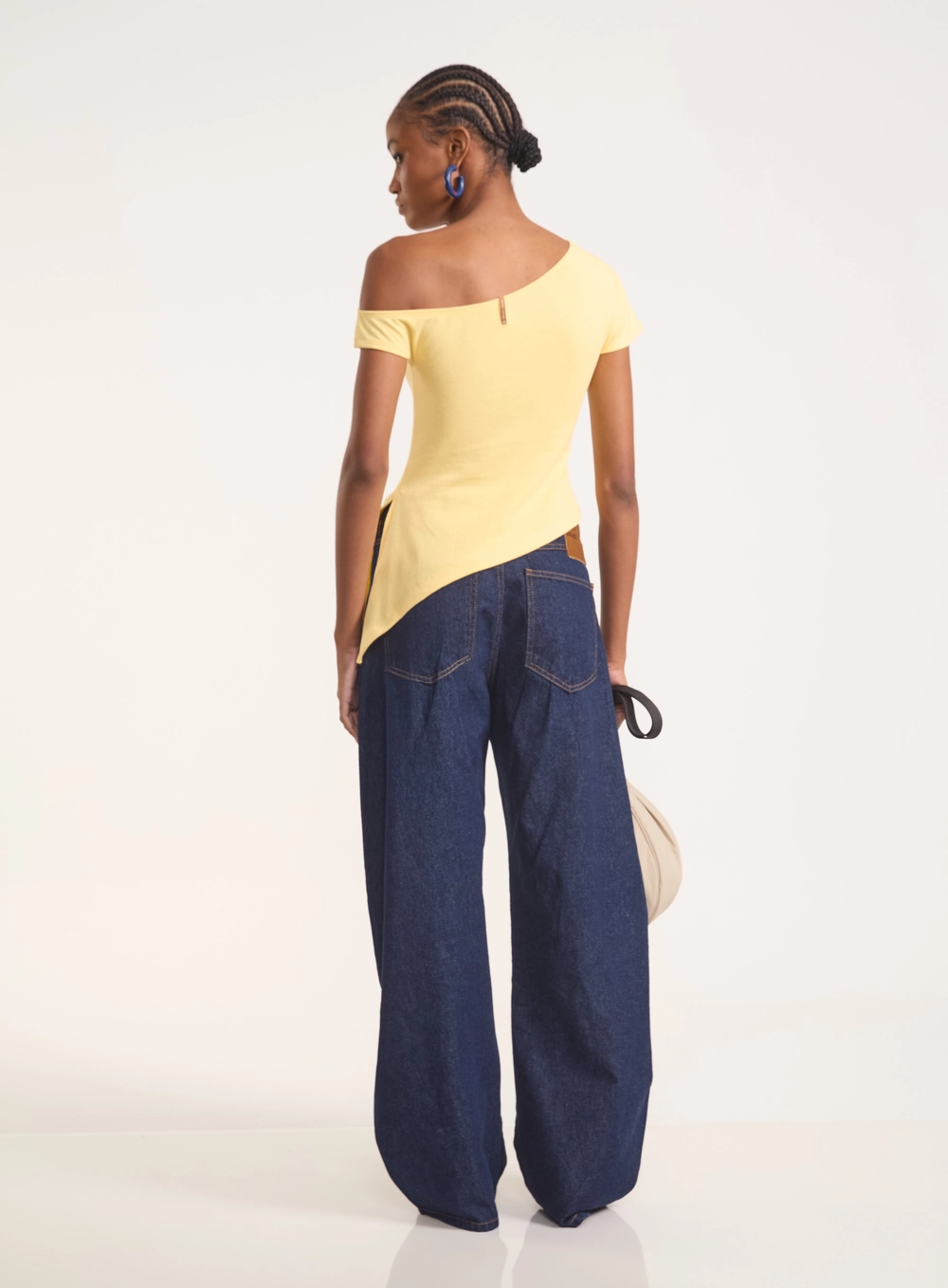Blusa Justa Assimétrica Com Fenda Lateral Amarelo