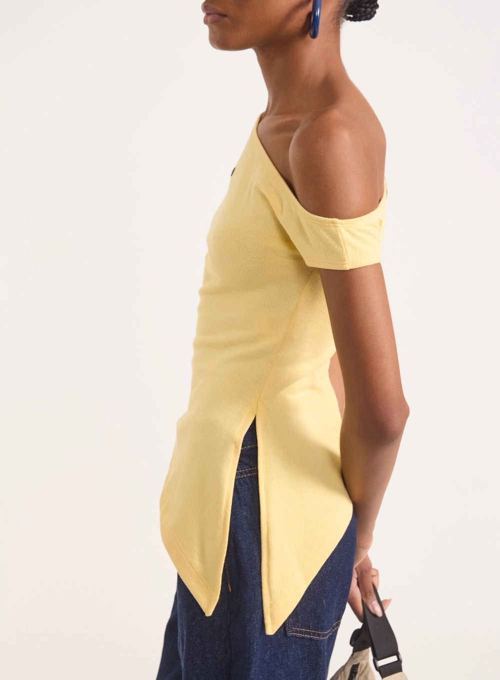 Blusa Justa Assimétrica Com Fenda Lateral Amarelo