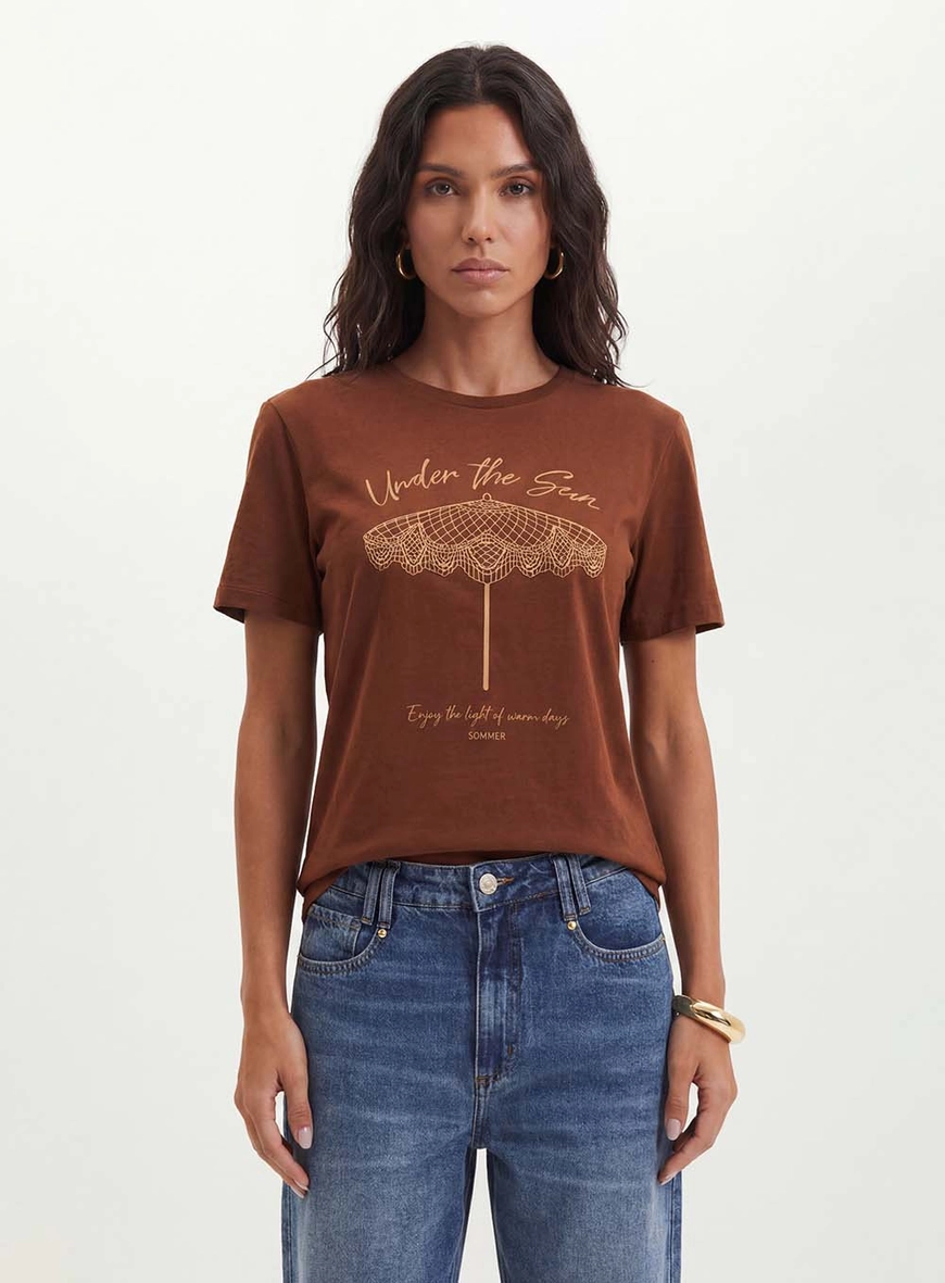 Camiseta Feminina Com Ilustração - Comfort Marrom 1