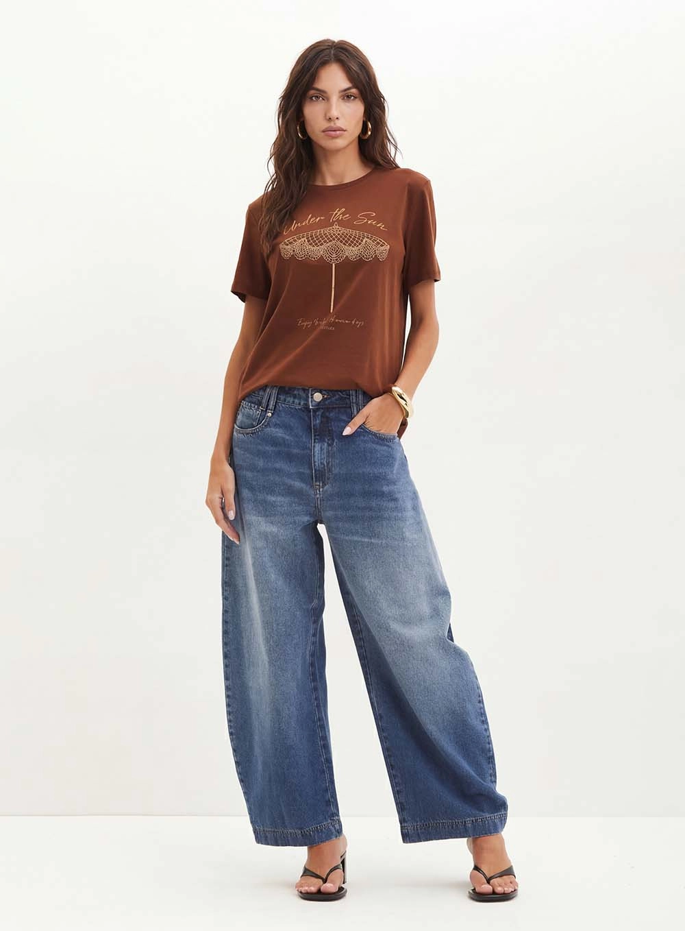 Camiseta Feminina Com Ilustração - Comfort Marrom 3