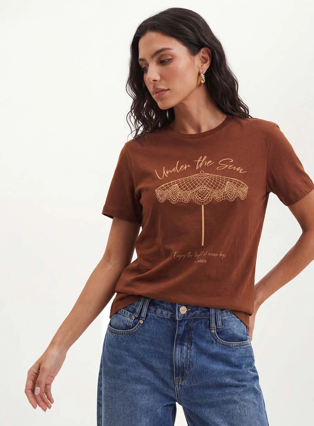 Camiseta Feminina Com Ilustração - Comfort Marrom 4