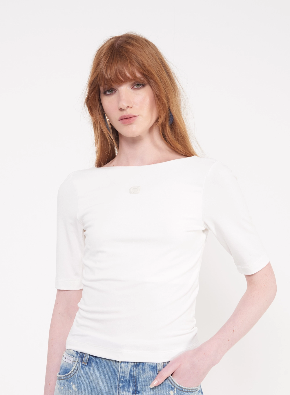 Blusa Justa Com Decote Canoa E Costas Abertas Off Shell