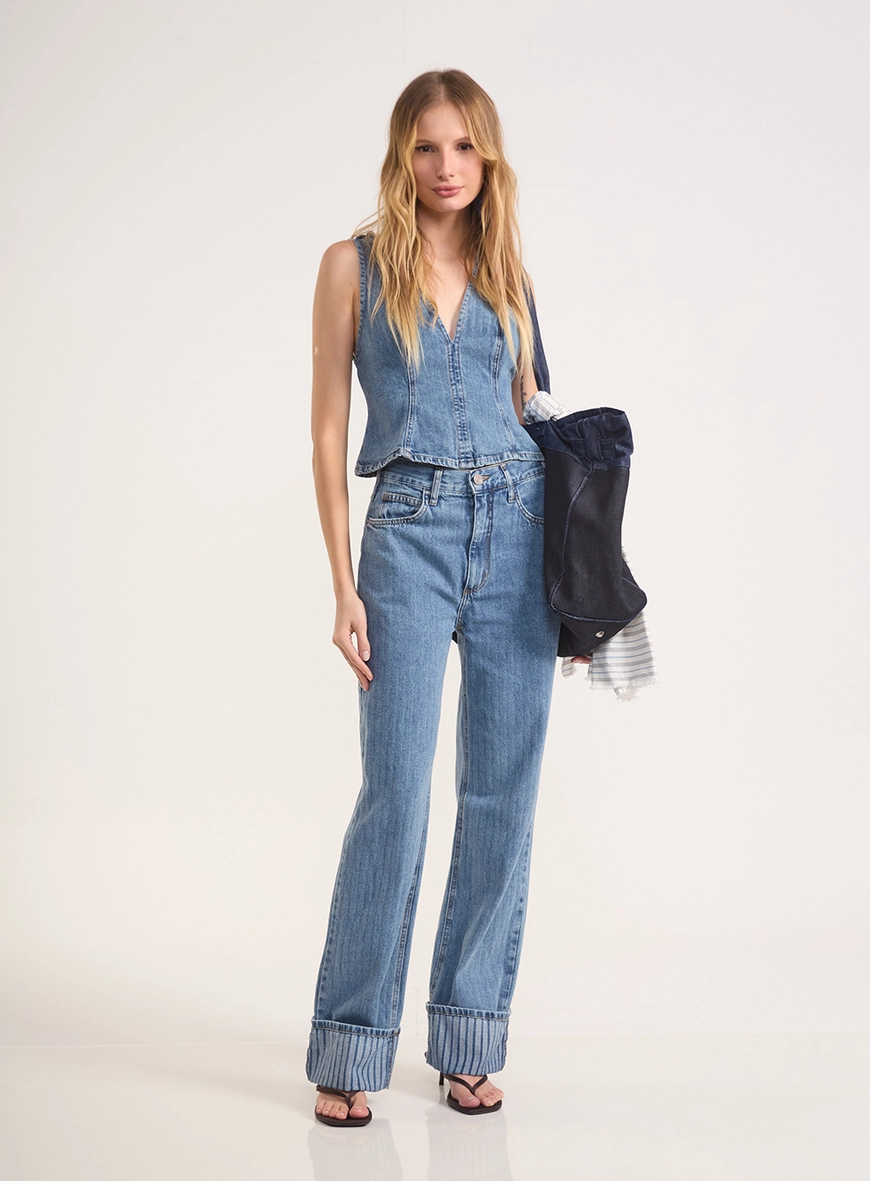 Blusa Jeans Com Decote V E Zíper
