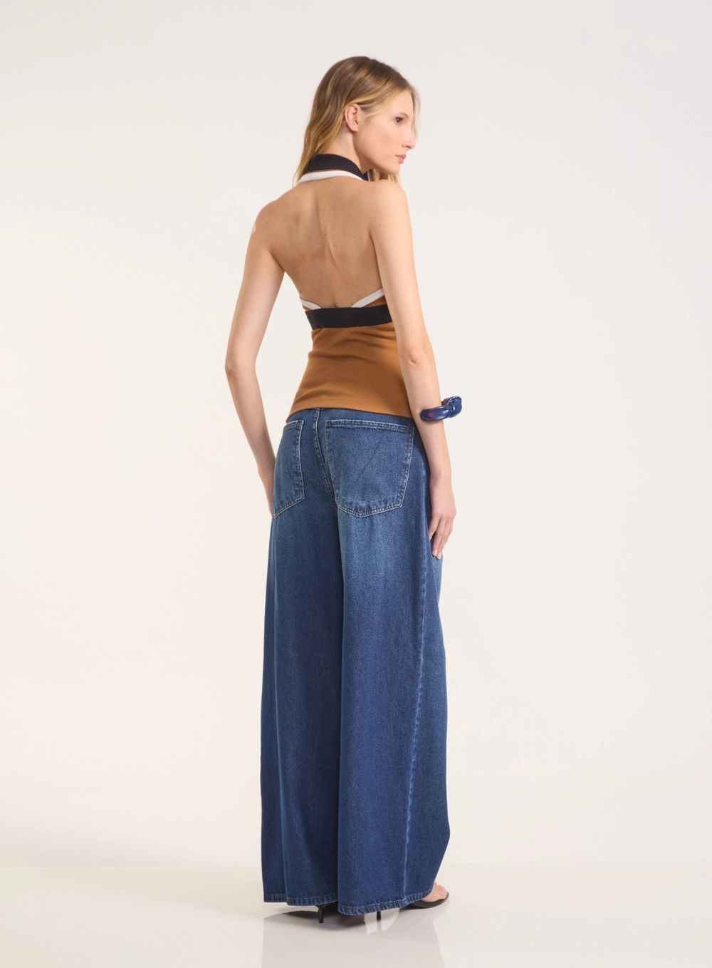 Blusa Canelada Frente Única Com Gola Marrom Evermore