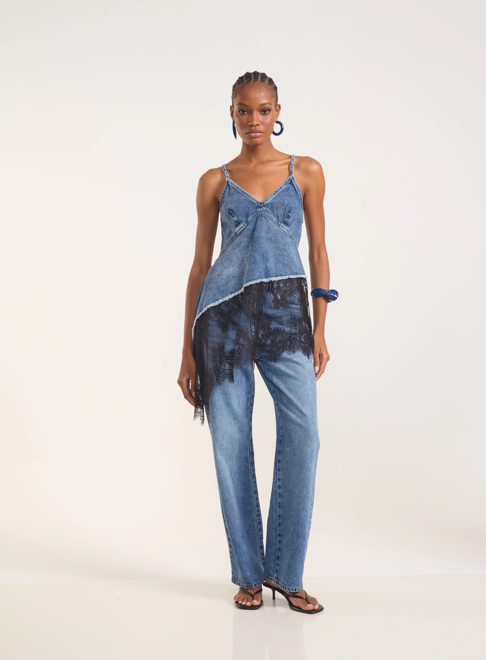 Blusa Jeans Asimétrica Com Renda Índigo