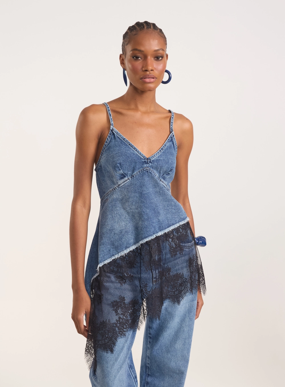 Blusa Jeans Asimétrica Com Renda Índigo