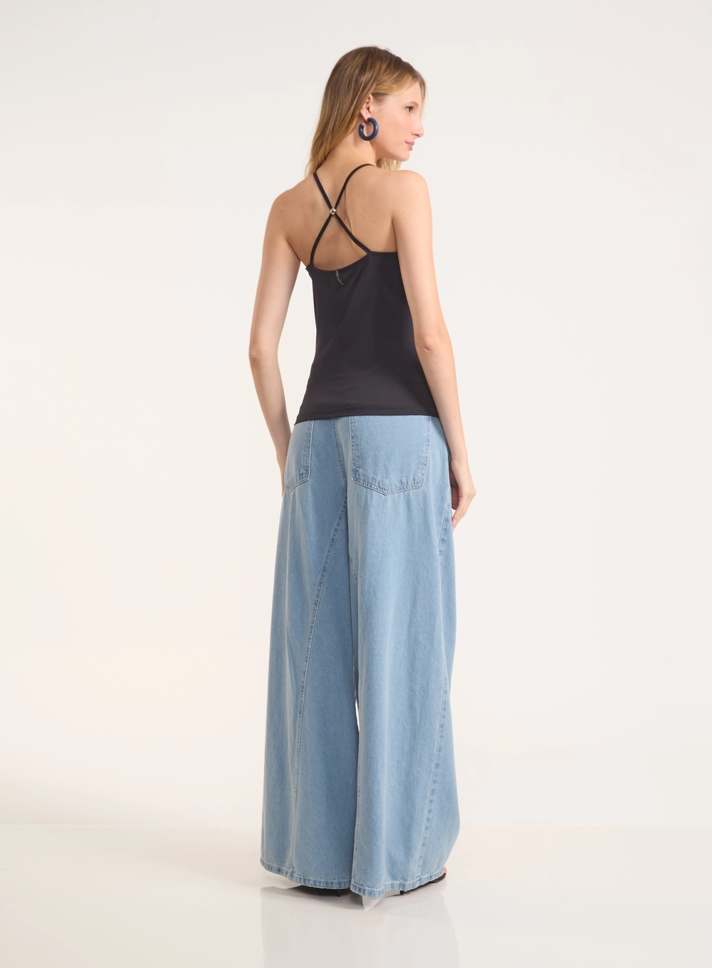 Regata Halter Urban Com Recorte Gota Preto