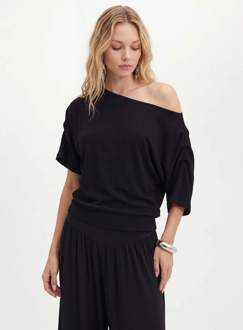 Blusa Feminina Ombro A Ombro - Comfort Preto 4