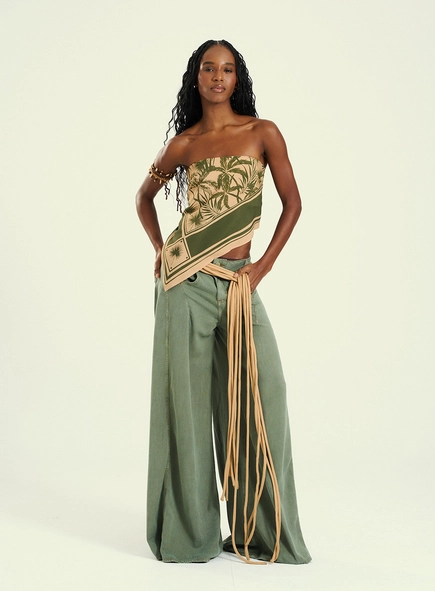 Calça Feminina Wide Leg Com Bolsos E Passantes