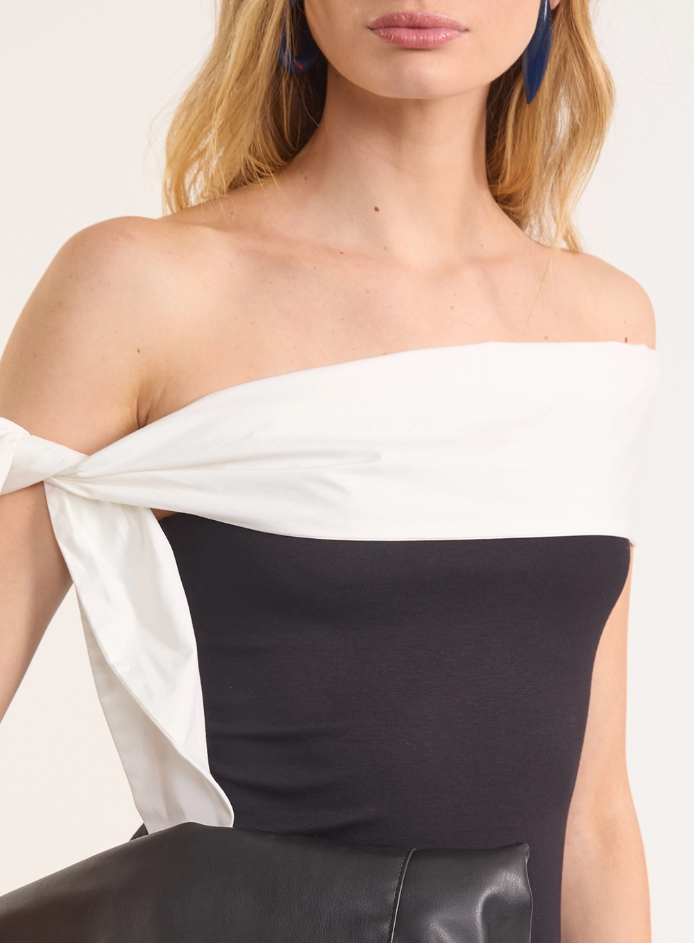 Vestido Curto Bicolor Com Amarração Preto