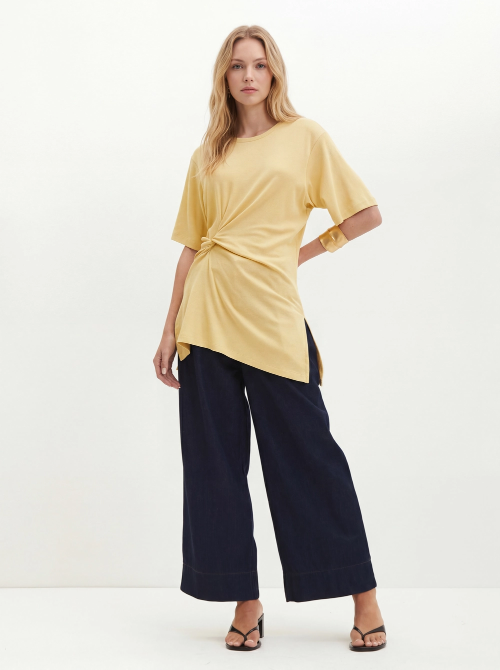 Blusa Feminina Com Torção Lateral - Assimétrica AMARELO 3