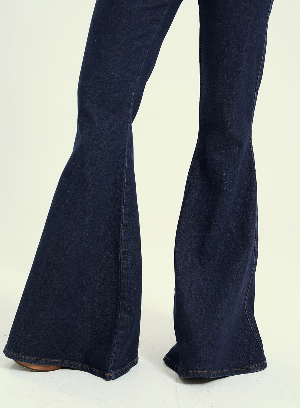 Calça Jeans Feminina Flare Duda Clean Índigo 5