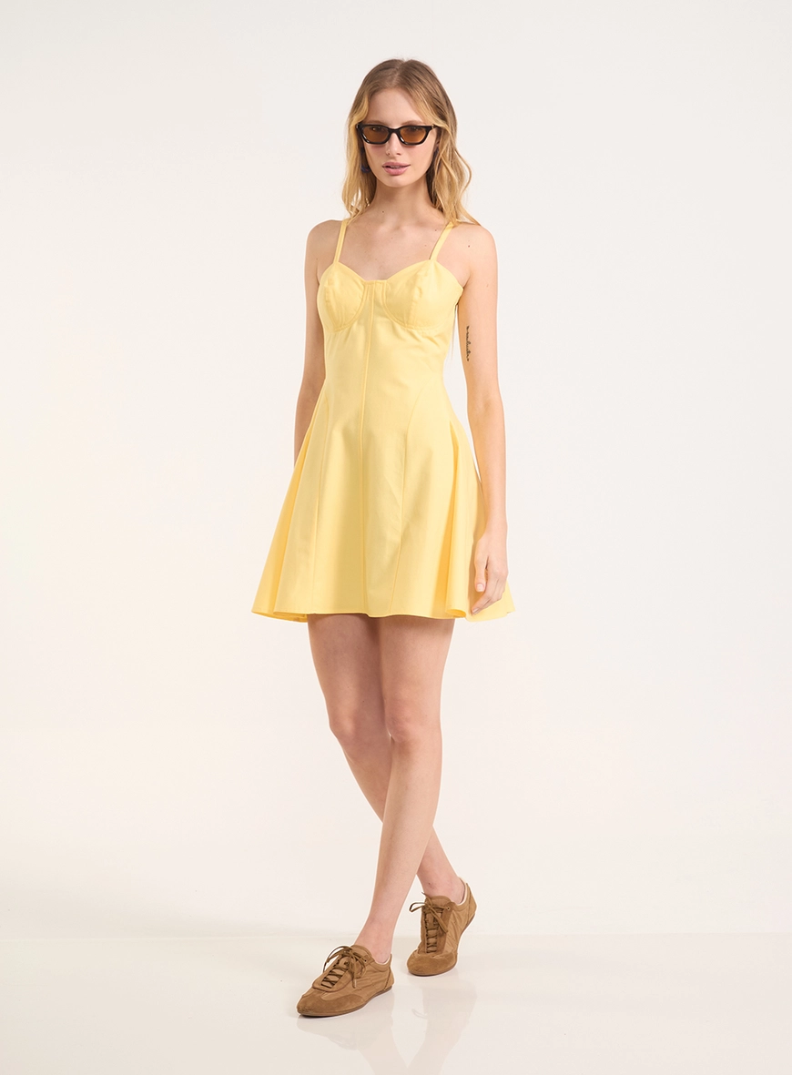 Vestido Curto Com Alças Finas E Busto Estruturado
