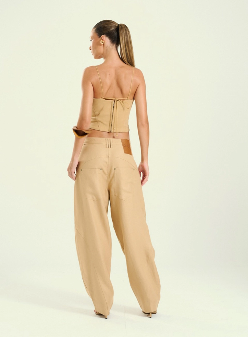 Calça Feminina Alfaiataria Com Detalhes Bege 2
