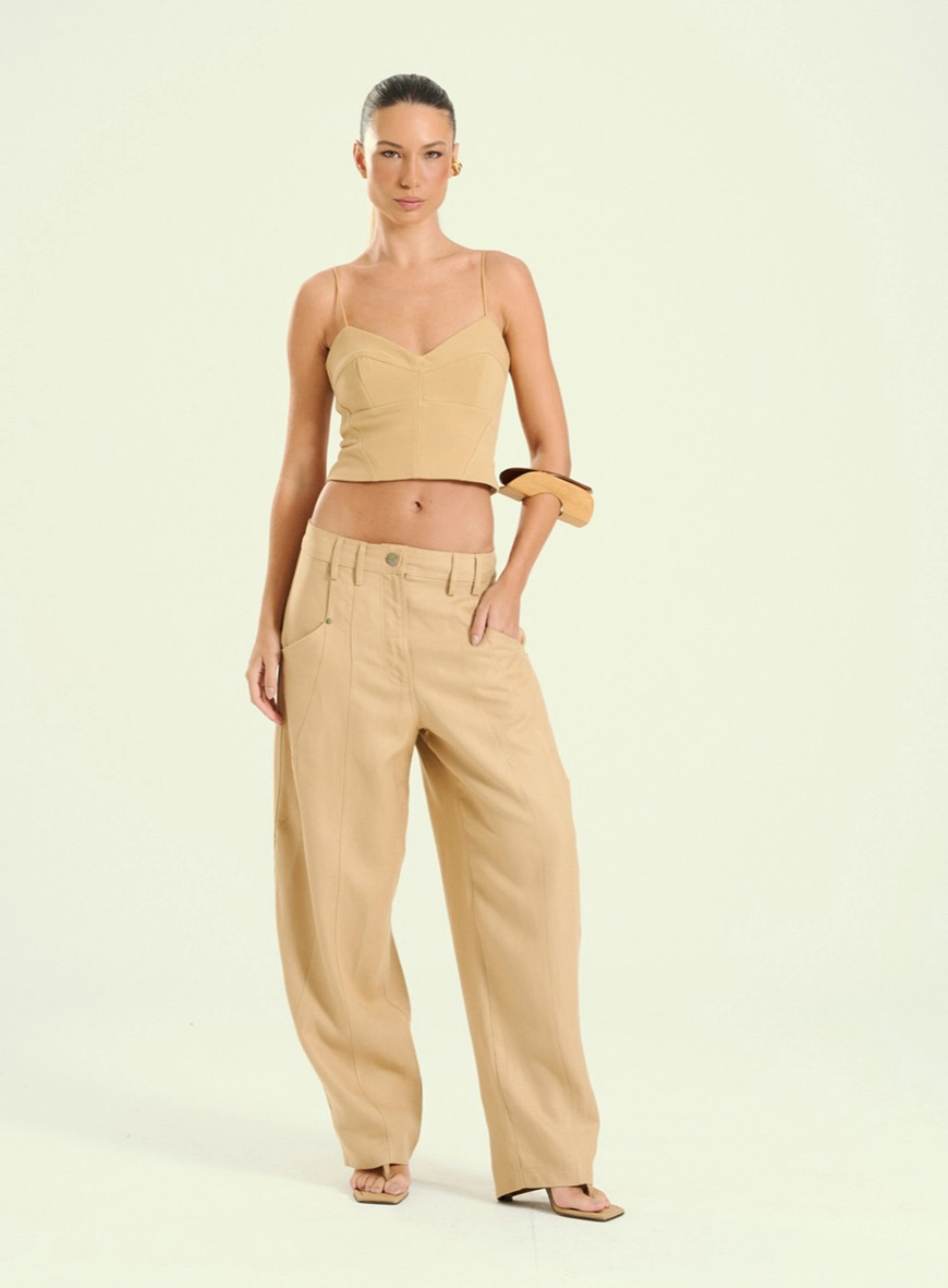 Calça Feminina Alfaiataria Com Detalhes Bege 4