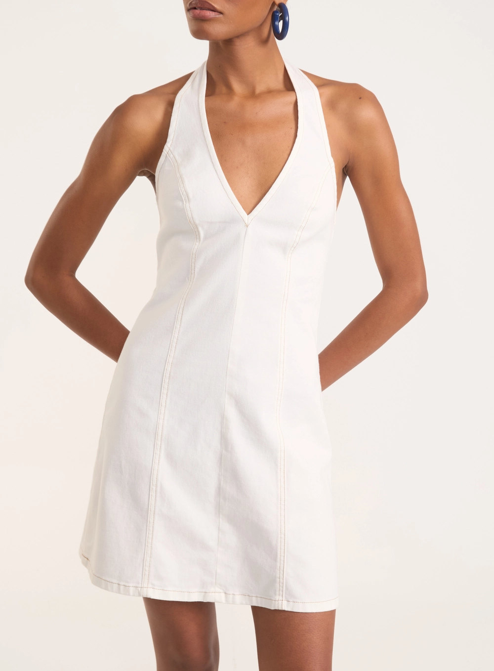 Vestido Mini Halter Com Decote V Off Shell