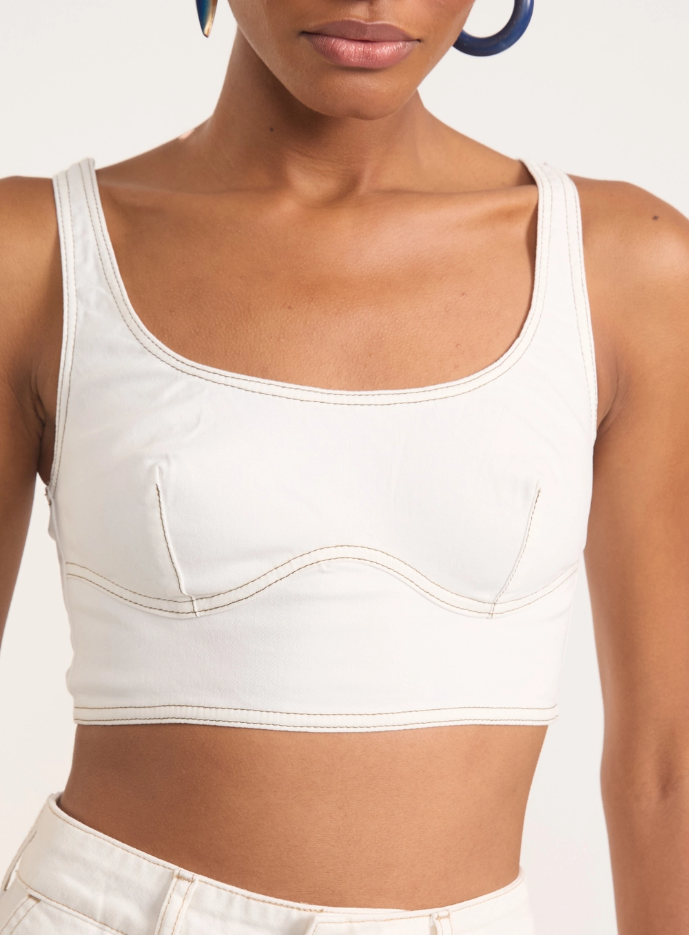 Top Cropped Justo Com Zíper E Recortes Off Shell