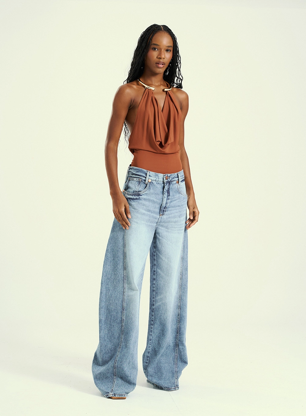 Calça Feminina Jeans Monumental Com Silhueta Índigo 1