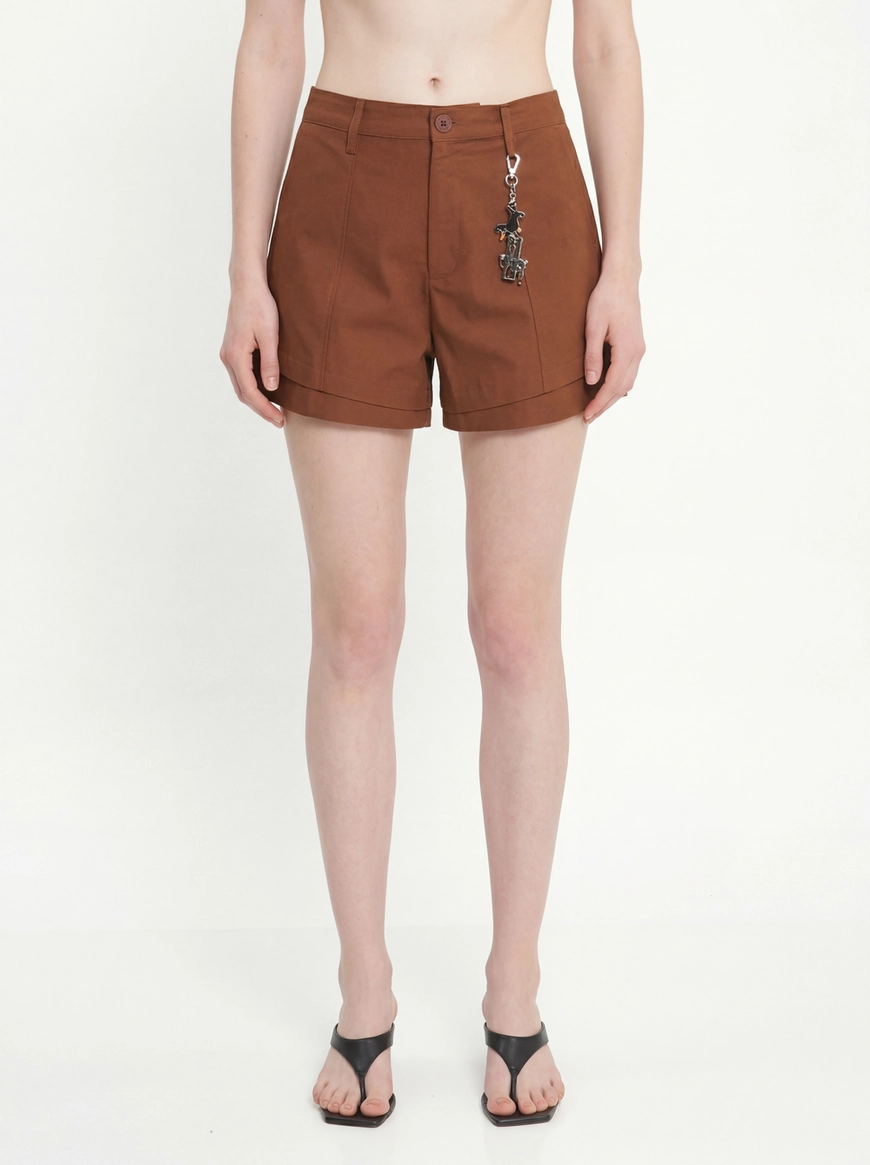 Short Alfaiataria Trapeze Média Com Chaveiro Marrom 3