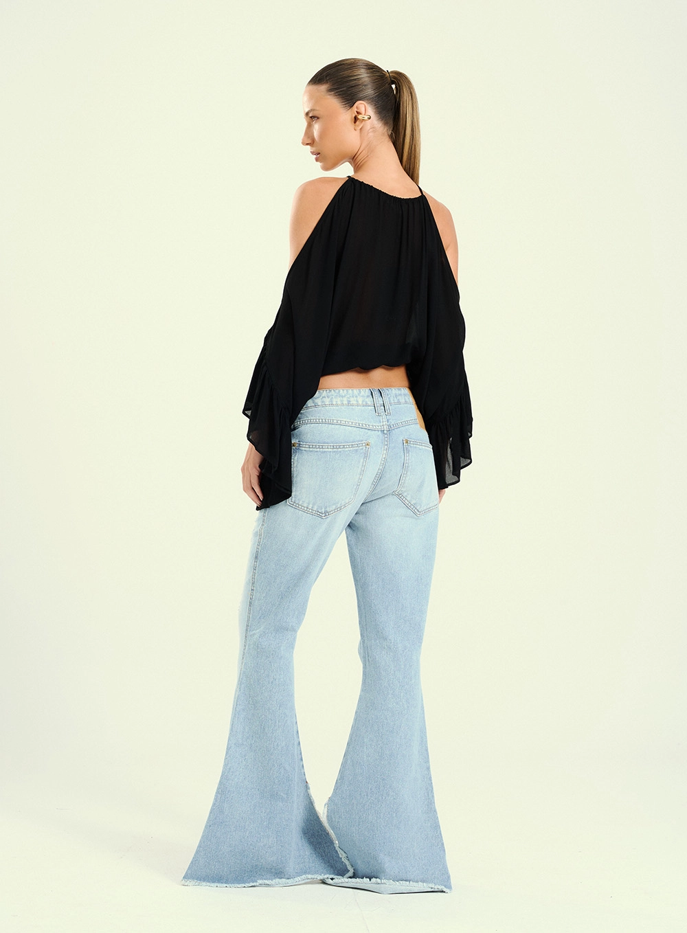 Calça Feminina Flare Jeans Com Barra Assimétrica Índigo 2