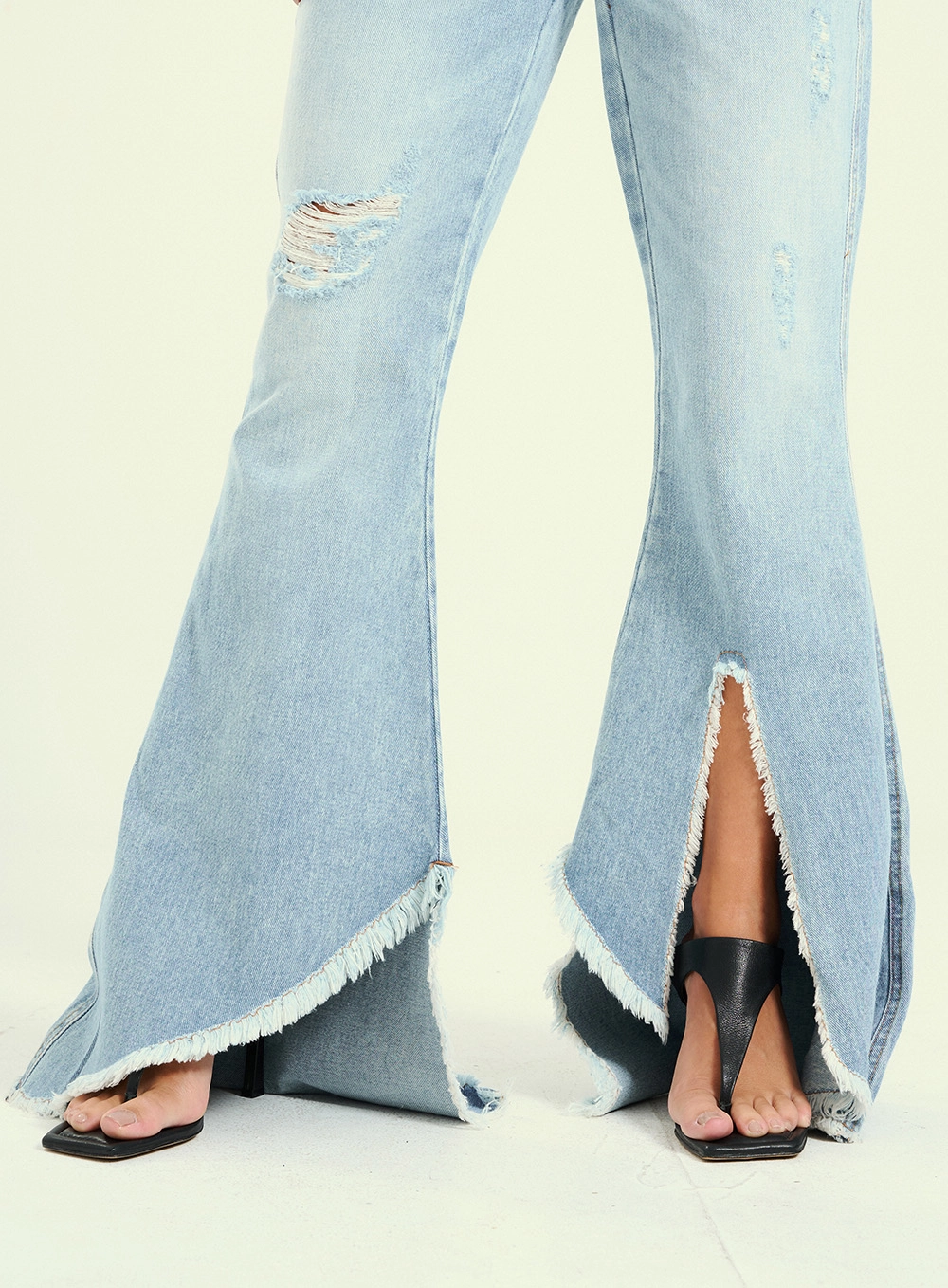 Calça Feminina Flare Jeans Com Barra Assimétrica Índigo 5