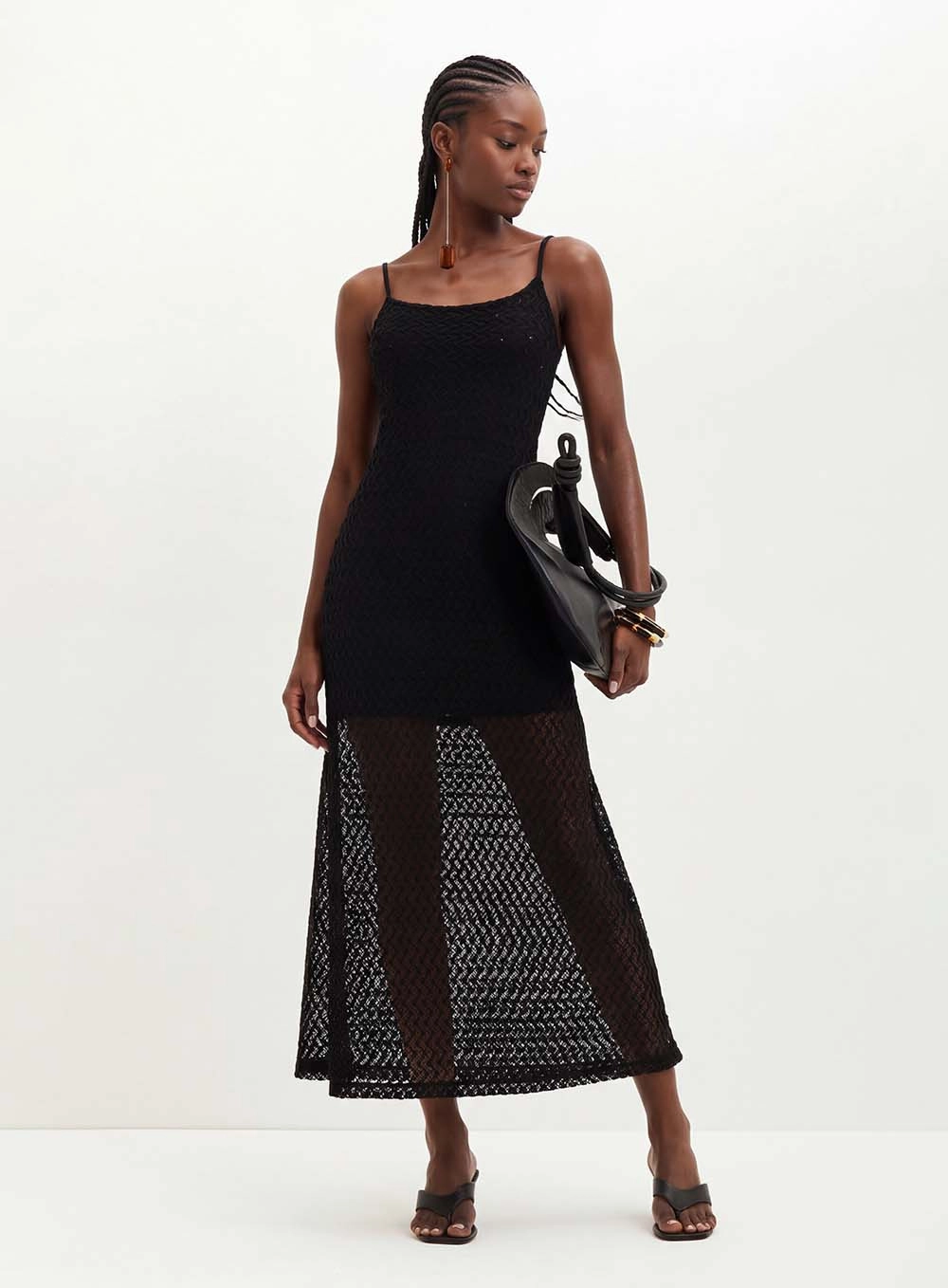 Vestido Feminino Com Comprimento Em Renda - Evasê Preto 3
