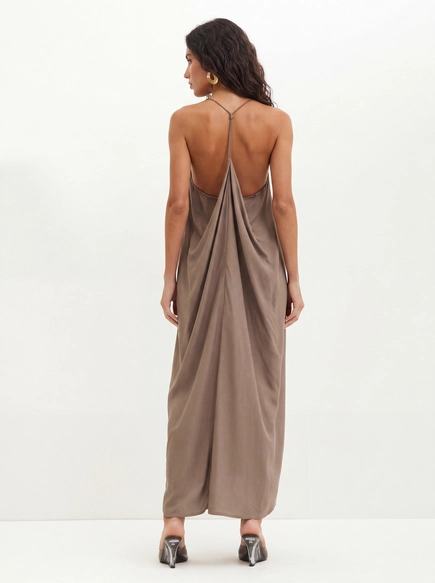 Vestido Com Costas Abertas E Decote Halter - Evasê