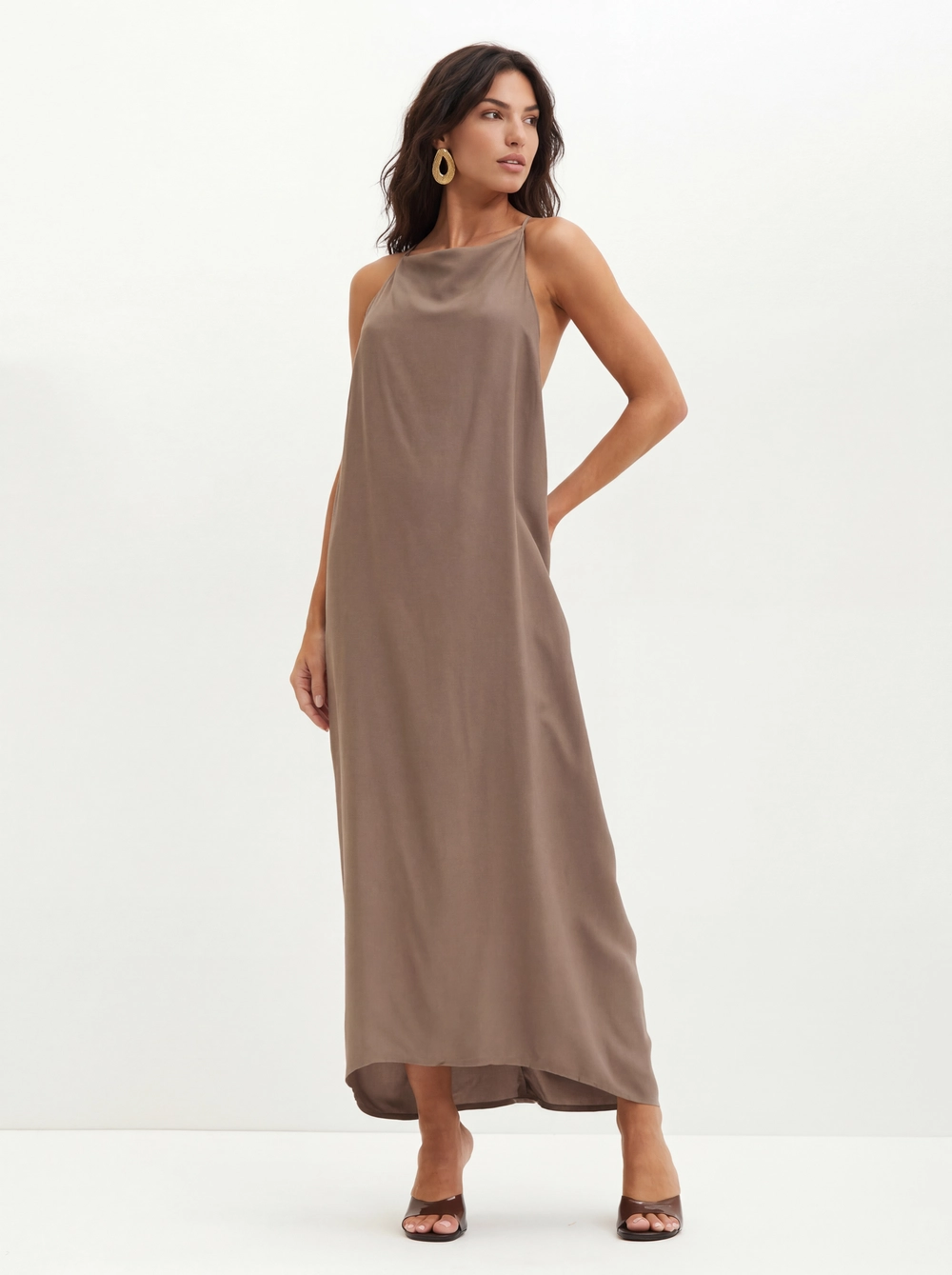 Vestido Com Costas Abertas E Decote Halter - Evasê Marrom 3