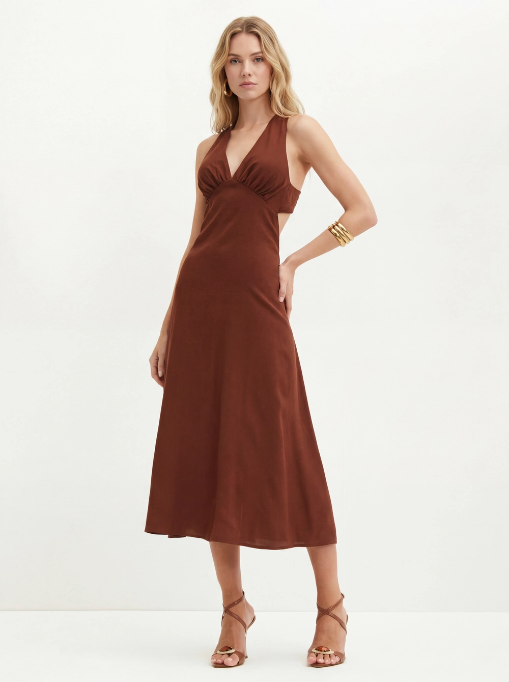 Vestido Com Decote V E Costas Abertas - Godê Marrom 1