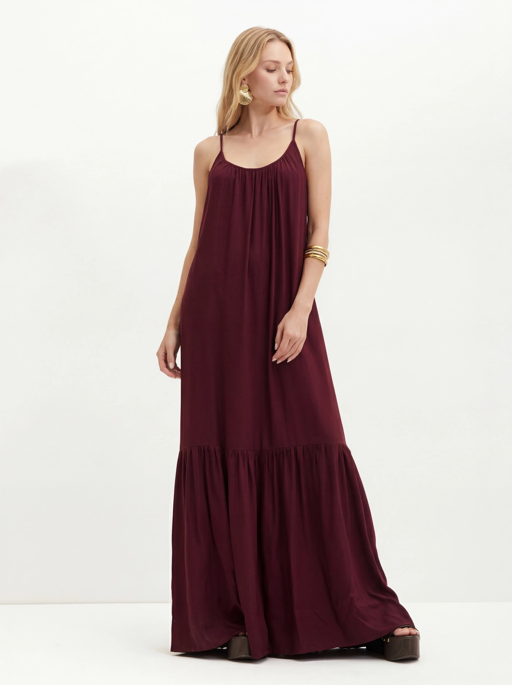 Vestido Com Babado E Franzidos - Godê Vermelho 1
