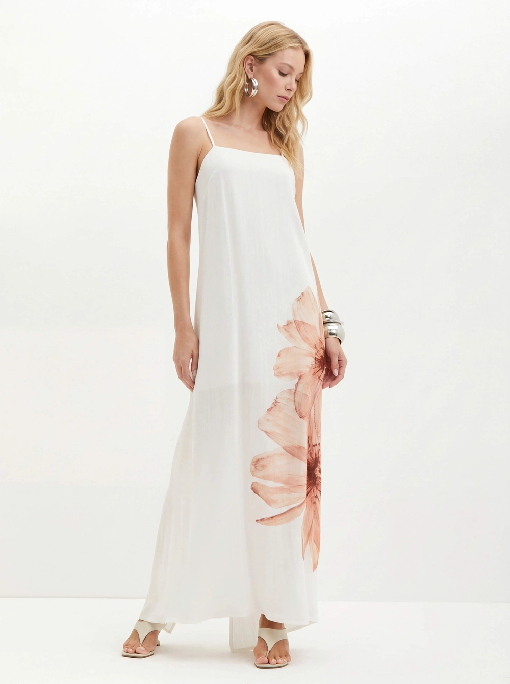 Vestido Estampado Com Alças Finas E Fenda - Evasê Estampados 3