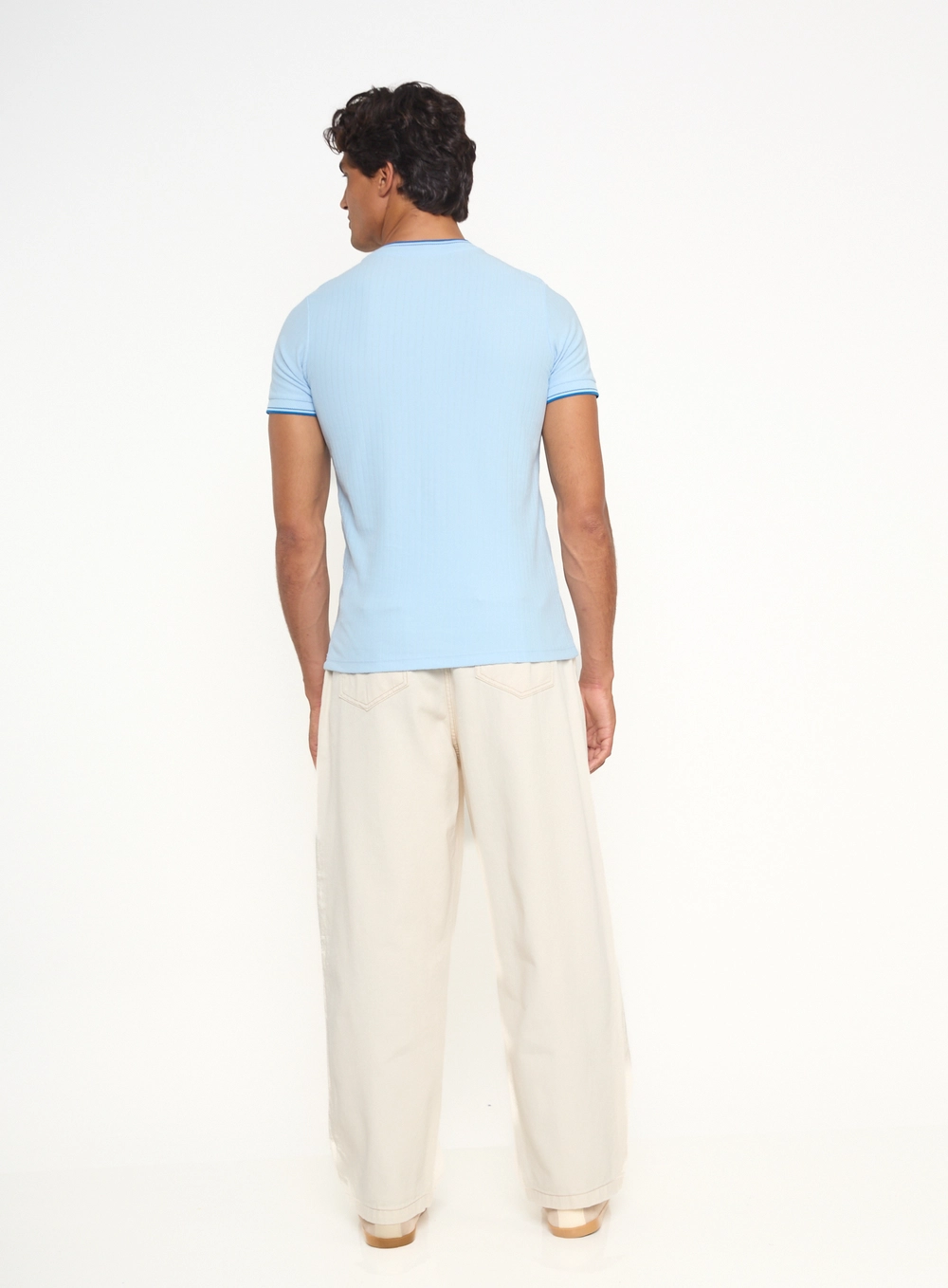 Calça Masculina Reta Larga Com Pregas E Bolsos Off Shell