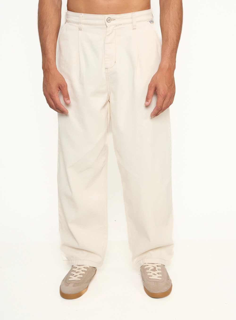 Calça Masculina Reta Larga Com Pregas E Bolsos Off Shell