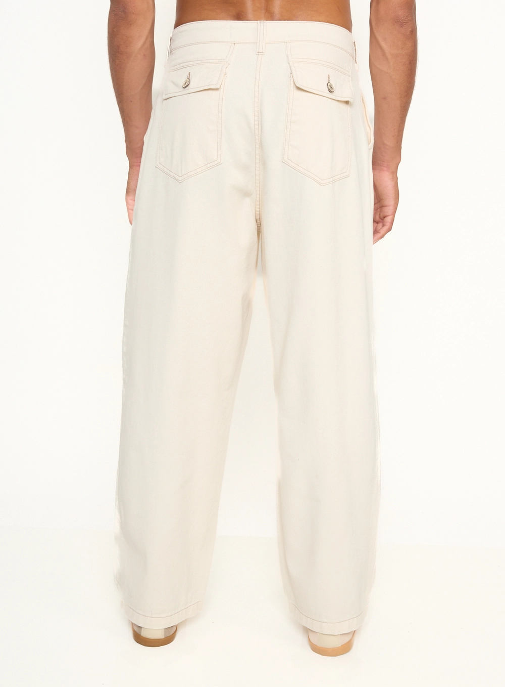 Calça Masculina Reta Larga Com Pregas E Bolsos Off Shell