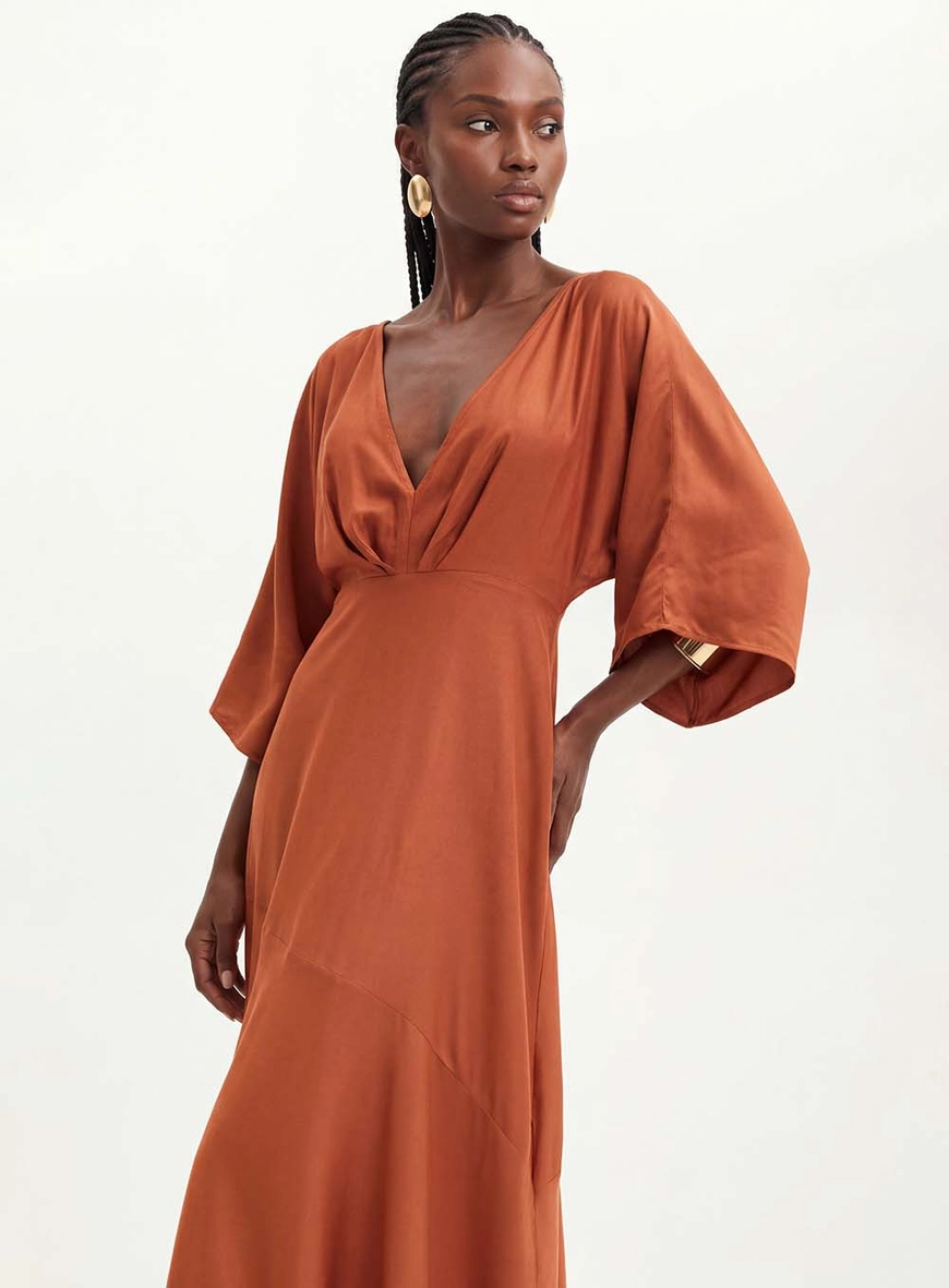 Vestido Com Decote Transpassado E Costas Abertas Marrom 4