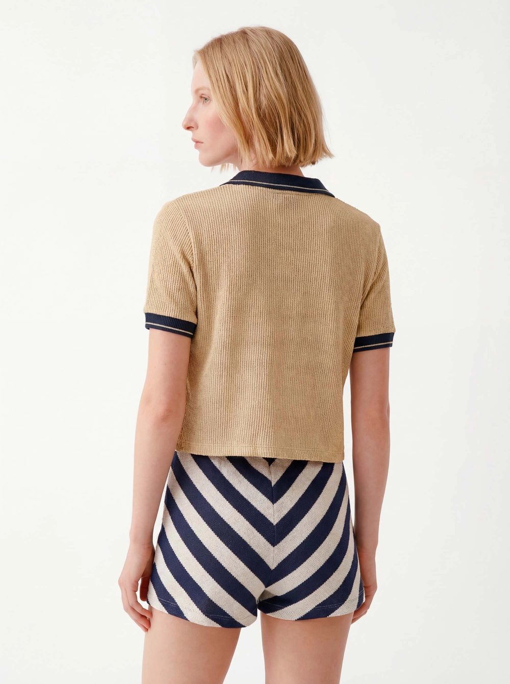 Camisa Comfort Manga Curta Texturizada Bege 4