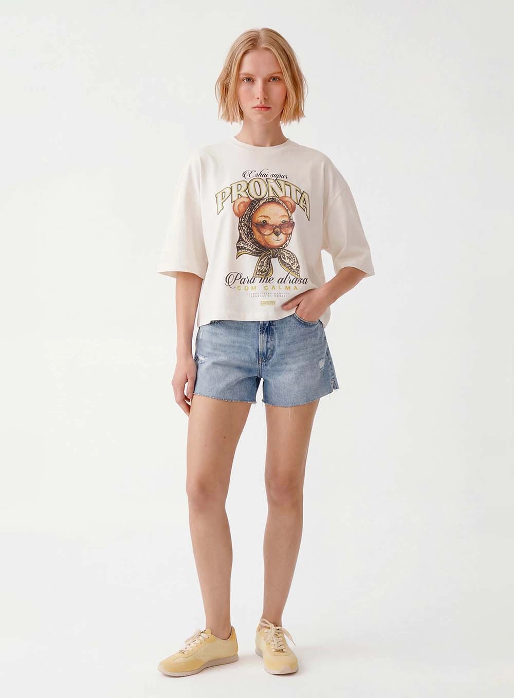 Camiseta Feminina Box Over Estampada Off Shell 3